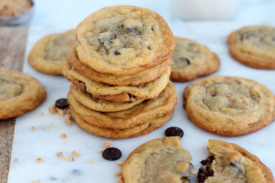 https://waystomyheart.com/wp-content/uploads/2022/03/ways-to-my-heart-dark-chocolate-chip-toffee-cookies10.jpg